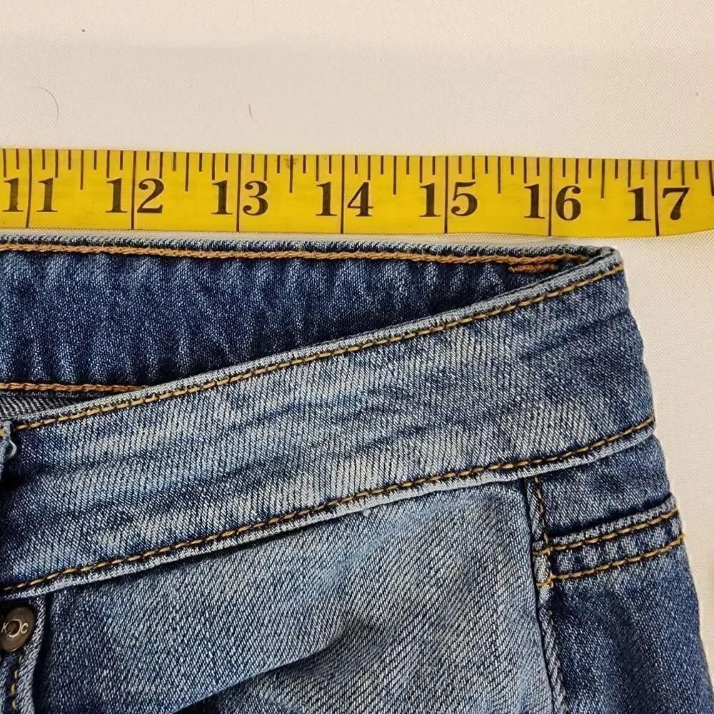 Kancan Mid-Rise Boyfriend Relaxed Distressed Denim Jeans Size 11 - Picture 4 of 11